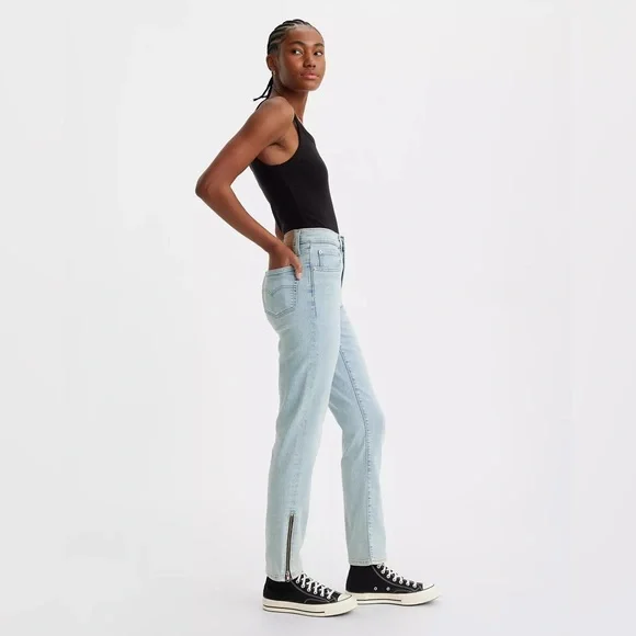 LEVI’S 724 HIGH RISE STRAIGHT BUTTON SHANK LIGHT WASH JEANS - Picture 10 of 12